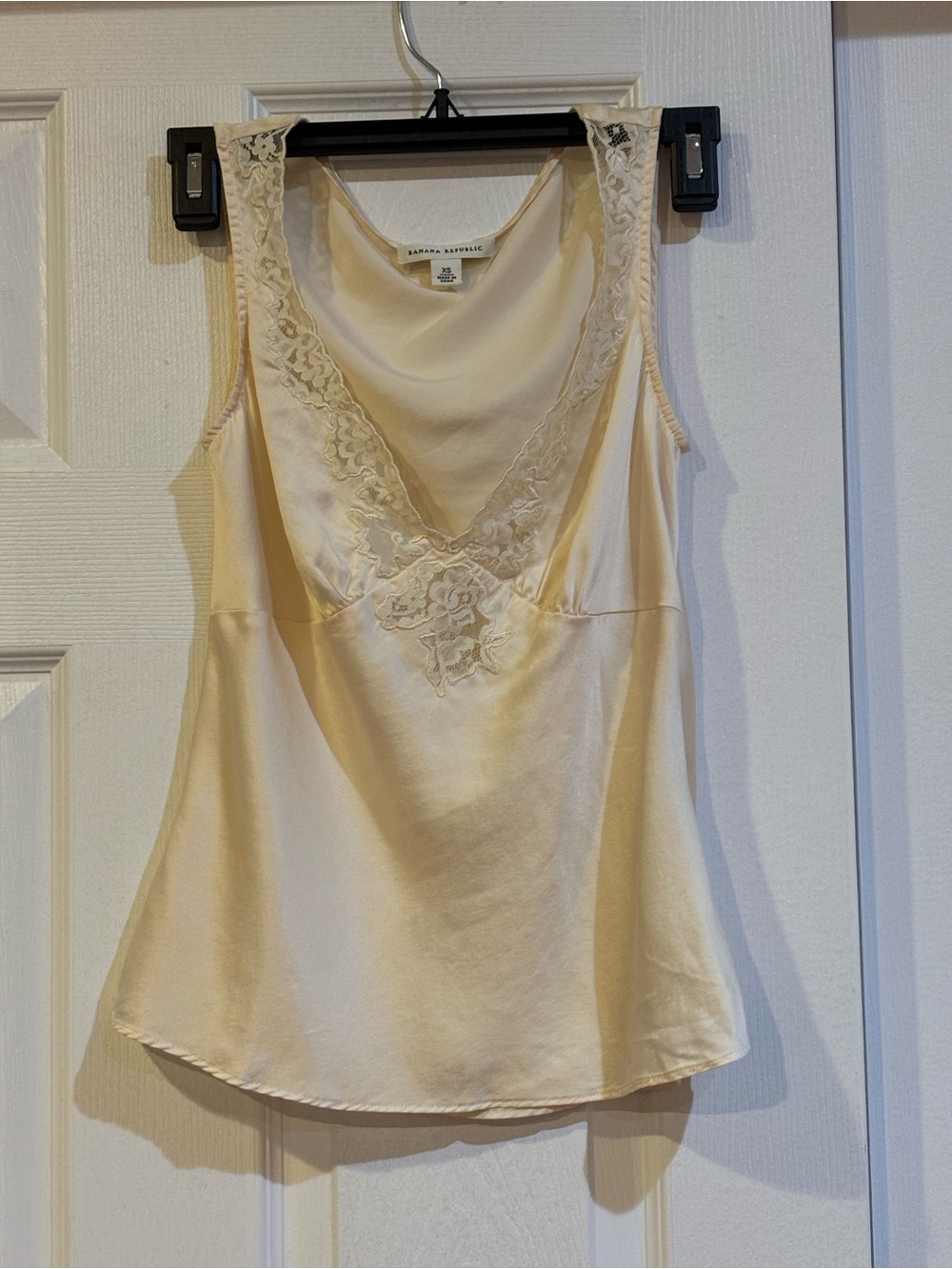 ❌SOLD—DO NOT BUY❌Vintage Silk Lace Trim V-Neck Camisole - Cream